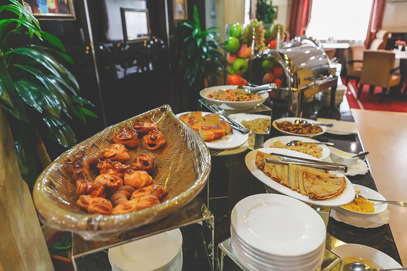 瑞尼海尔斯酒店 酒店